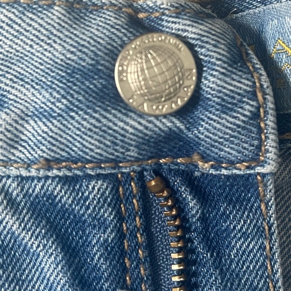 VINTAGE JEAN SHORTS! - Picture 5 of 6